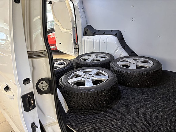 Volkswagen Caddy Maxi 9 of 14