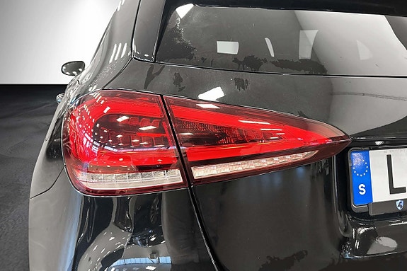 Mercedes-Benz A180 12 of 30