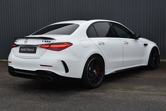Mercedes-Benz C63 2 of 24