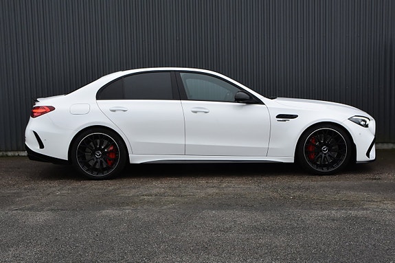 Mercedes-Benz C63 3 of 24