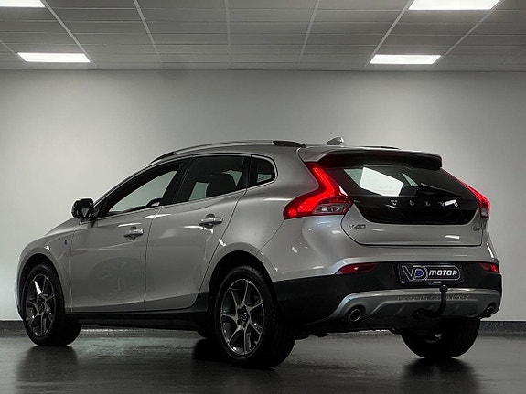 Volvo V40 Cross Country 2 of 21