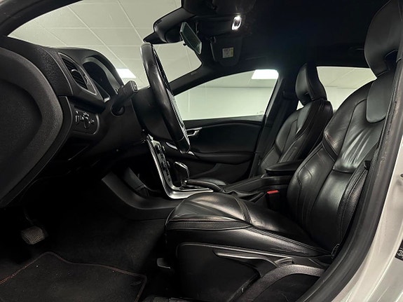 Volvo V40 Cross Country 14 of 21