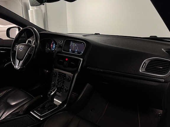 Volvo V40 Cross Country 17 of 21