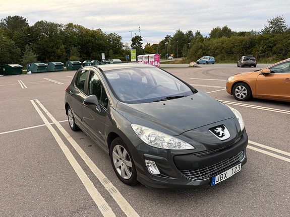 Peugeot 308 3 of 5