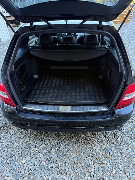 Mercedes-Benz C180 4 of 7