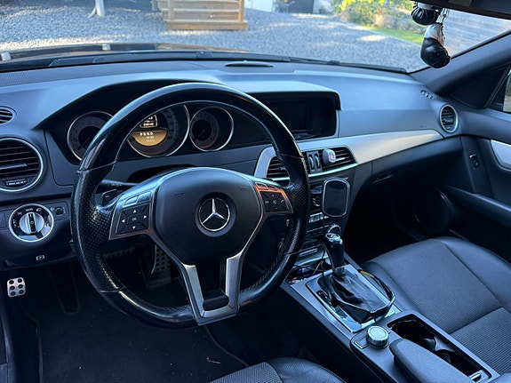 Mercedes-Benz C180 5 of 7