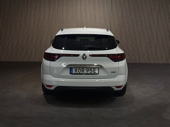 Renault Megane E-Tech 5 of 21