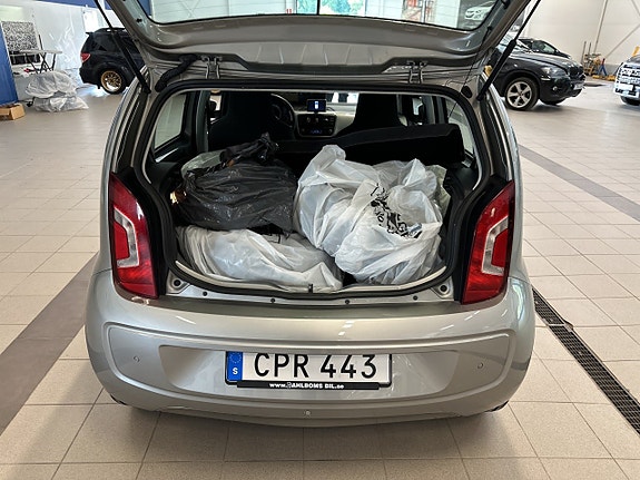 Volkswagen UP! 9 of 16
