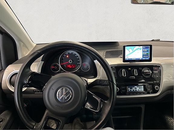 Volkswagen UP! 12 of 16
