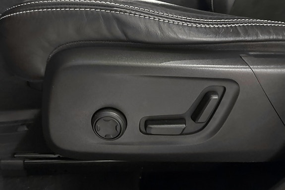 Volvo XC40 14 of 27