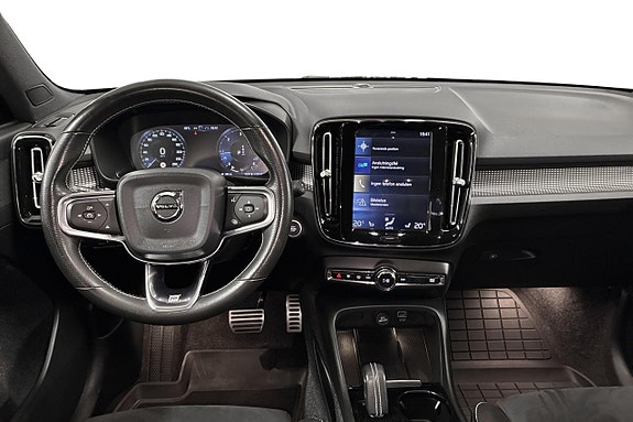 Volvo XC40 11 of 27