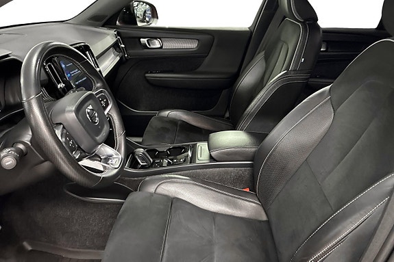Volvo XC40 13 of 27