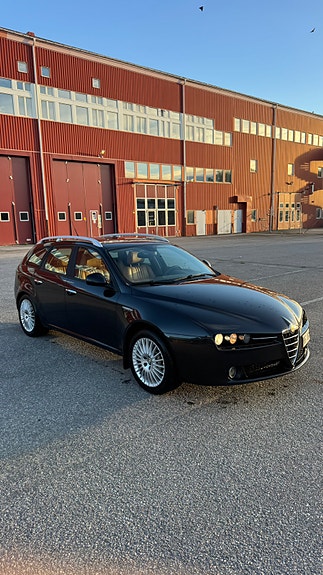 Alfa Romeo 159 3 of 9