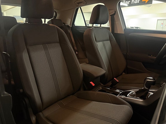 Volkswagen T-Roc 27 of 27