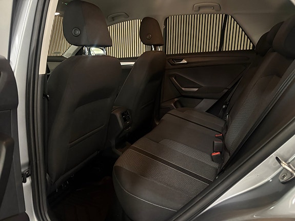 Volkswagen T-Roc 12 of 27