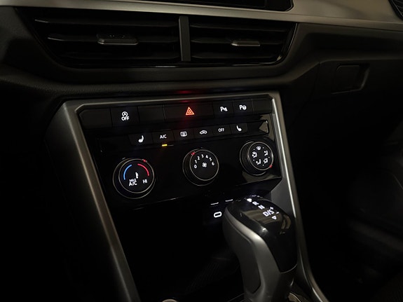 Volkswagen T-Roc 16 of 27