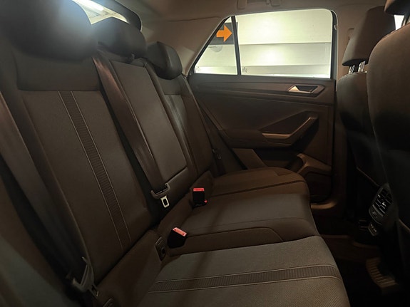 Volkswagen T-Roc 25 of 27