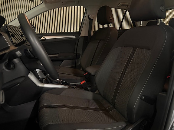 Volkswagen T-Roc 11 of 27