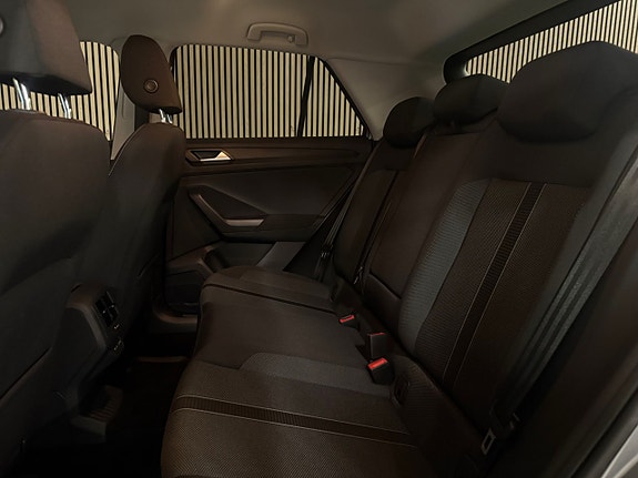 Volkswagen T-Roc 13 of 27