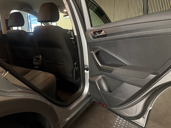 Volkswagen T-Roc 24 of 27