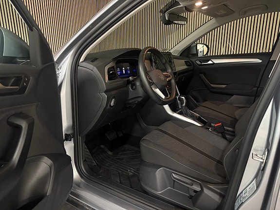 Volkswagen T-Roc 10 of 27
