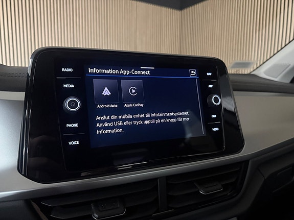 Volkswagen T-Roc 20 of 27