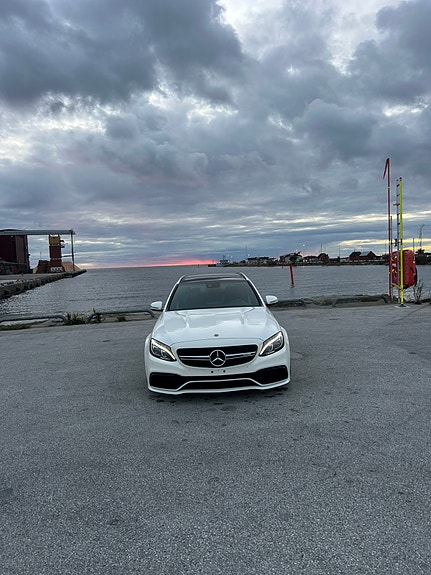 Mercedes-Benz C63 3 of 8