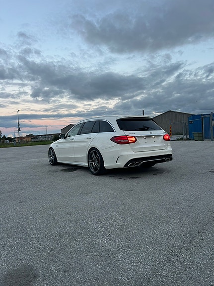 Mercedes-Benz C63 4 of 8