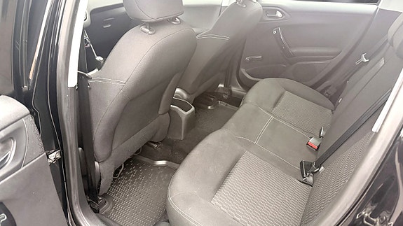 Peugeot 208 15 of 21