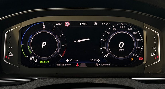 Volkswagen Passat 15 of 30
