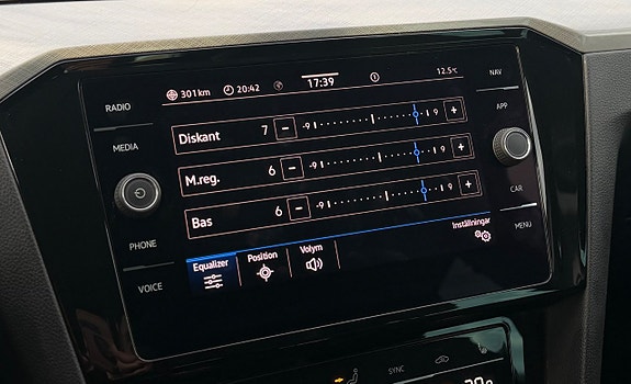 Volkswagen Passat 28 of 30