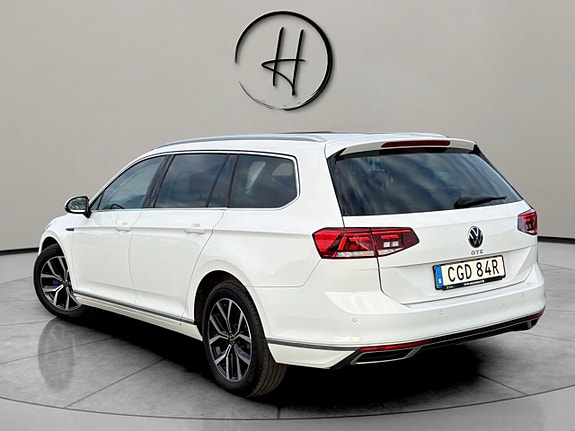 Volkswagen Passat 8 of 30