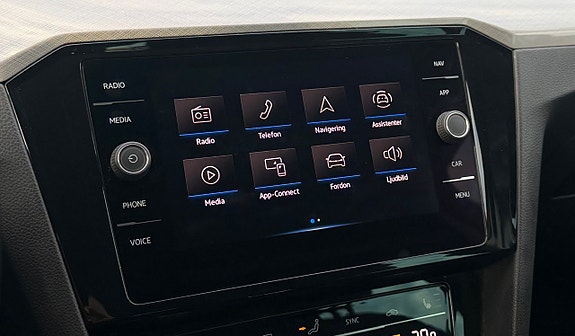 Volkswagen Passat 16 of 30