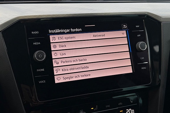 Volkswagen Passat 23 of 30