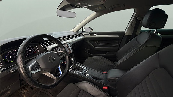 Volkswagen Passat 9 of 30