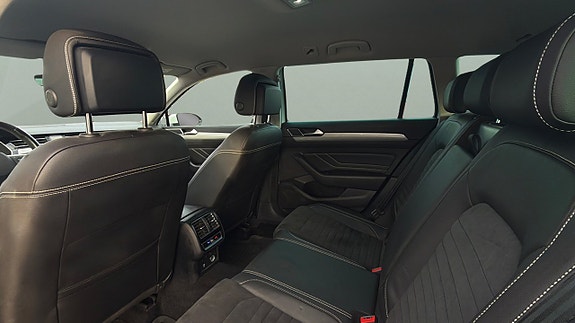 Volkswagen Passat 12 of 30