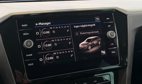 Volkswagen Passat 30 of 30