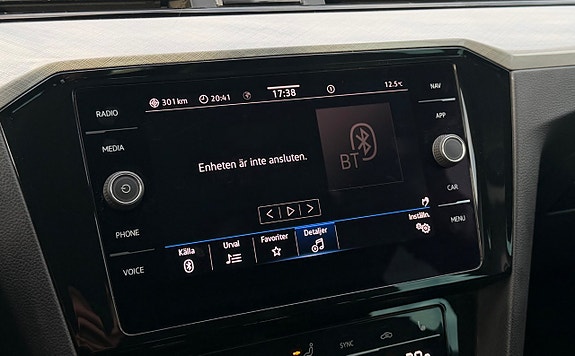 Volkswagen Passat 22 of 30
