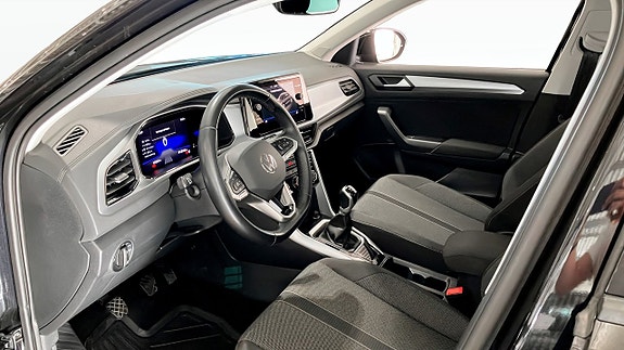 Volkswagen T-Roc 7 of 12