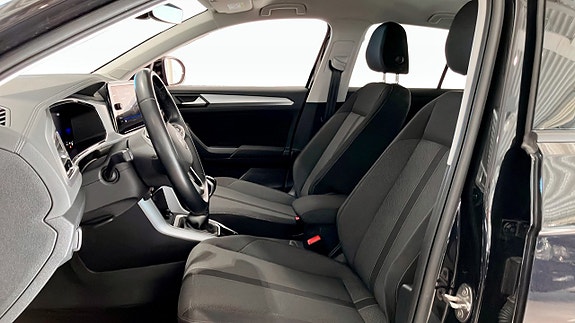 Volkswagen T-Roc 8 of 12