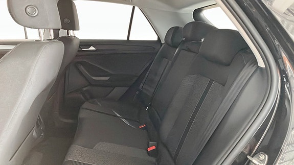 Volkswagen T-Roc 11 of 12