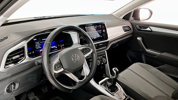 Volkswagen T-Roc 10 of 12