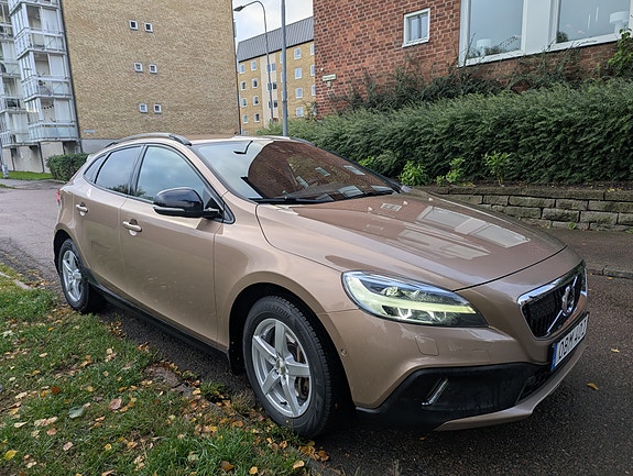 Volvo V40 Cross Country 4 of 9