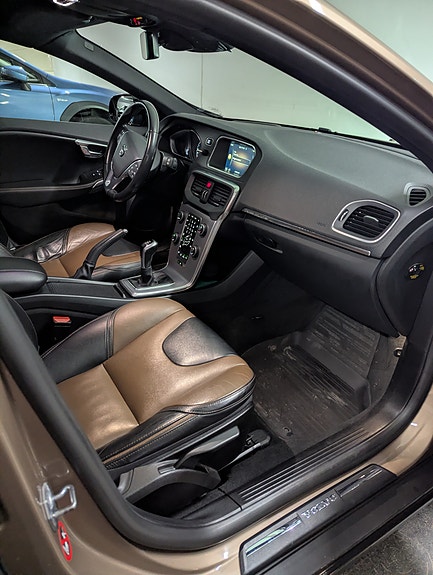 Volvo V40 Cross Country 8 of 9