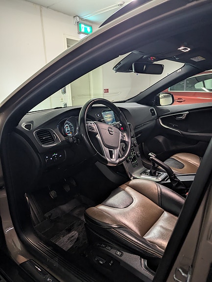 Volvo V40 Cross Country 6 of 9