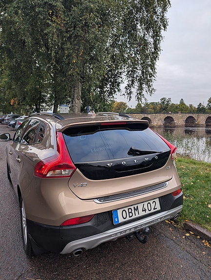 Volvo V40 Cross Country 3 of 9