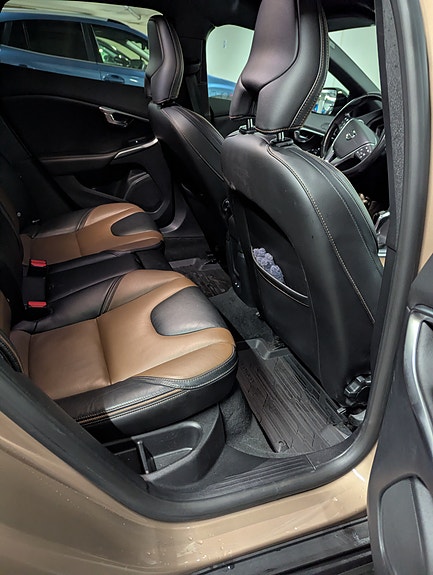 Volvo V40 Cross Country 9 of 9