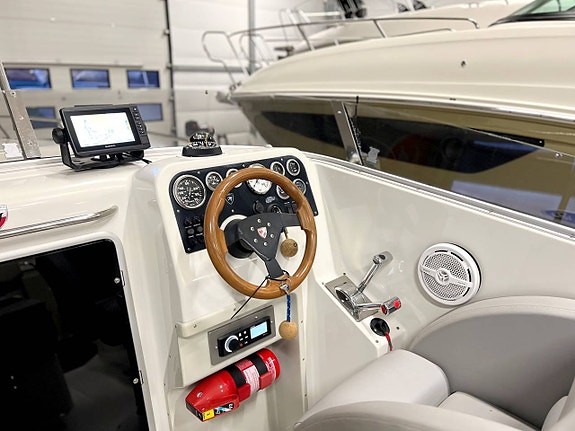 Hydrolift F-29 Hi-Perfomance | Volvo Penta 8.1 GXI | DPX-A 7 of 11