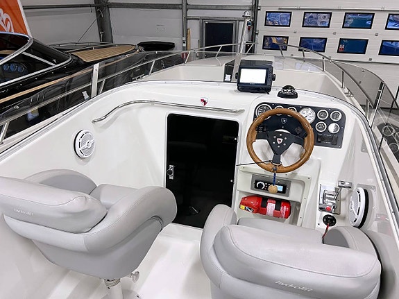 Hydrolift F-29 Hi-Perfomance | Volvo Penta 8.1 GXI | DPX-A 6 of 11
