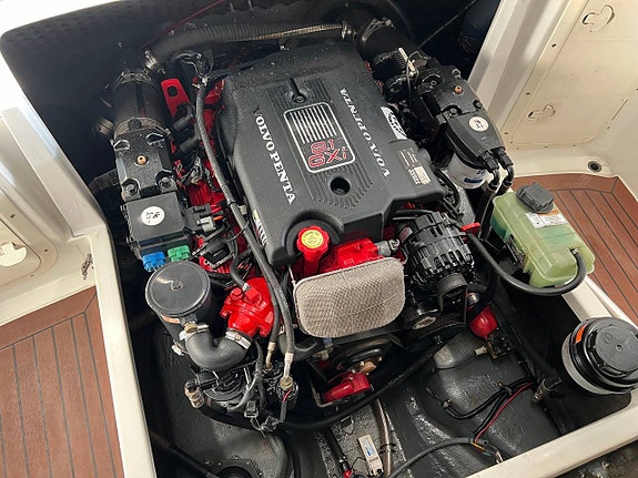 Hydrolift F-29 Hi-Perfomance | Volvo Penta 8.1 GXI | DPX-A 8 of 11